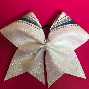Cheer bow